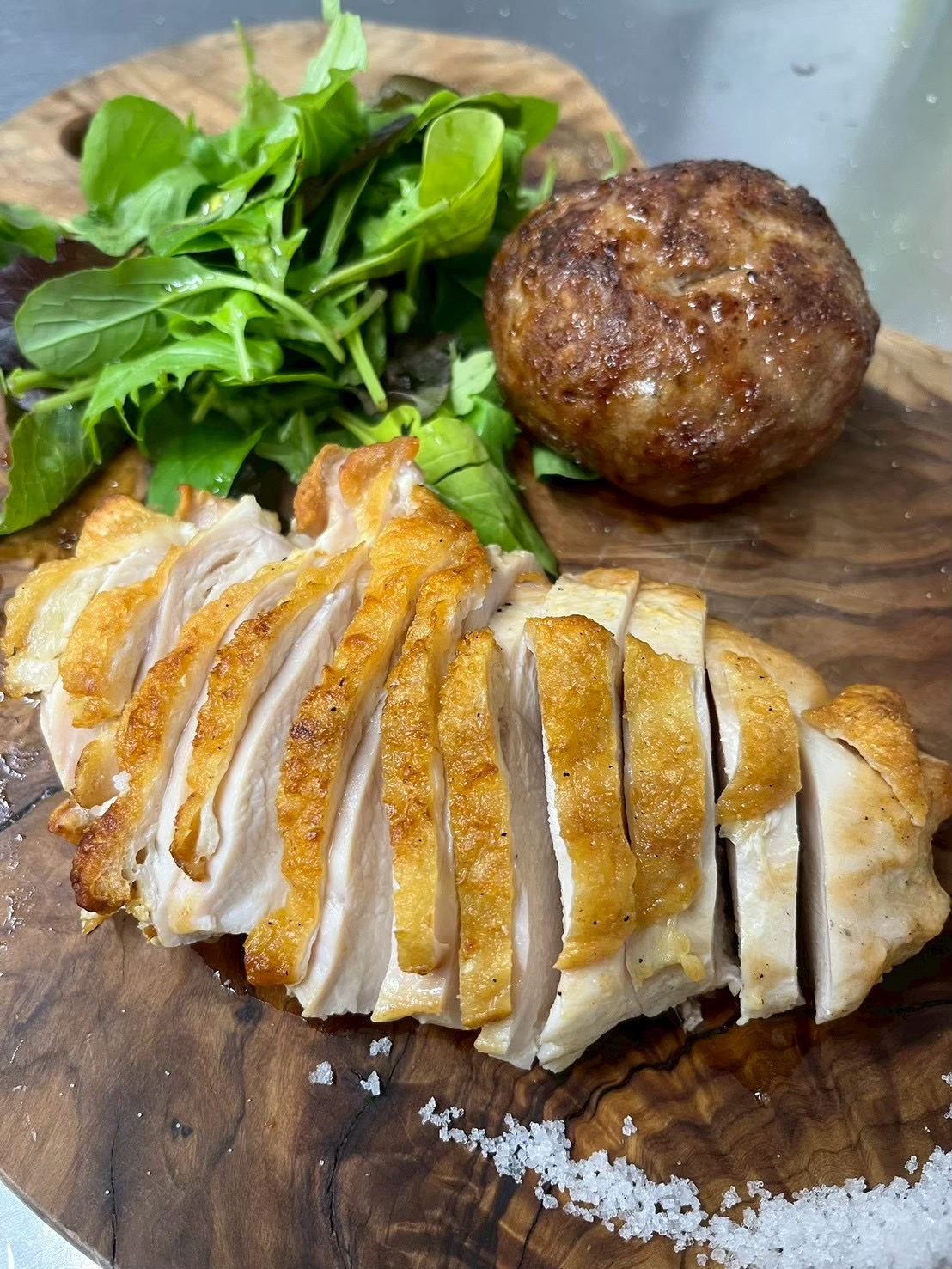 鶏肉とハンバーグの盛り合わせ