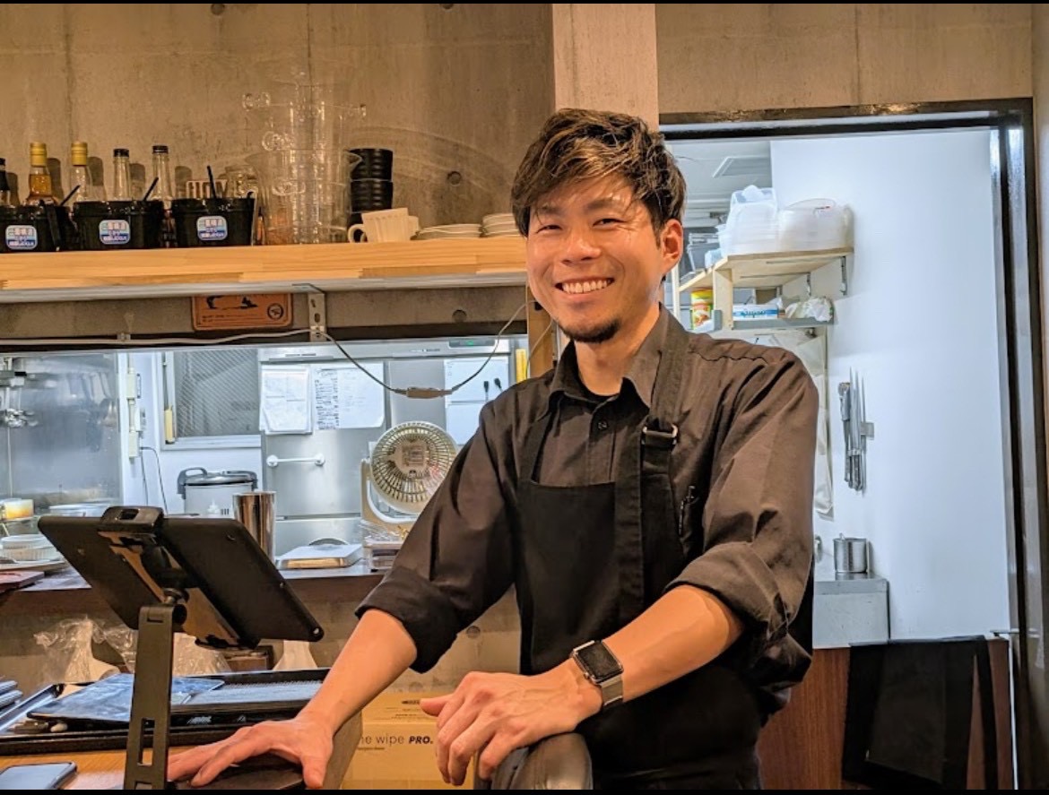 ホールスタッフ